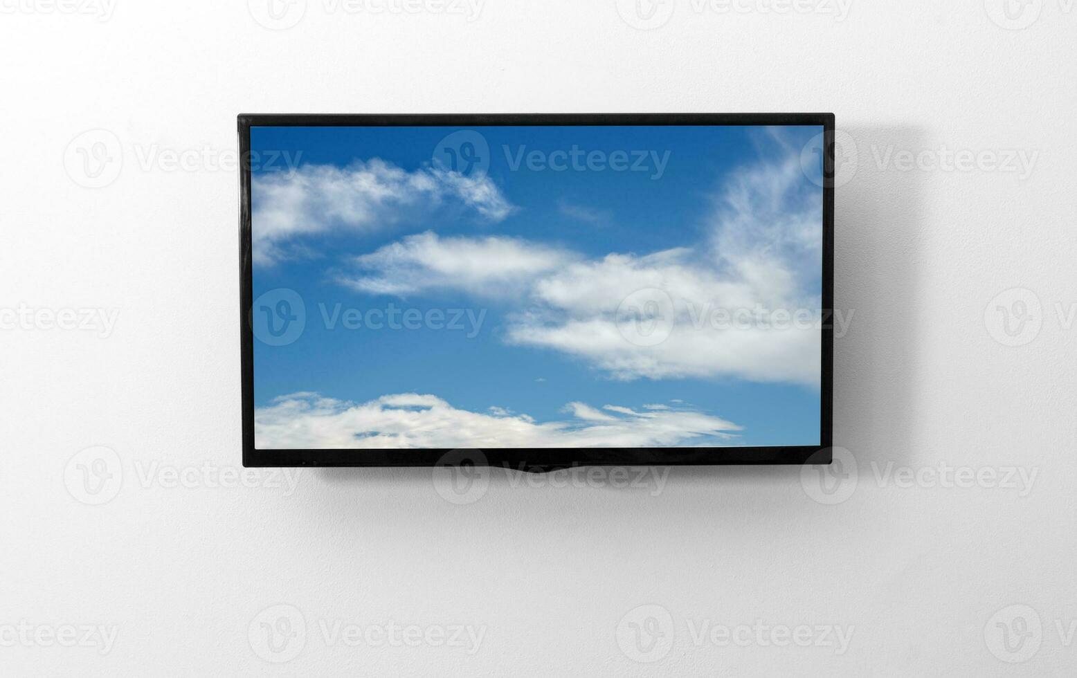 televisão monitor com cenário em a parede foto