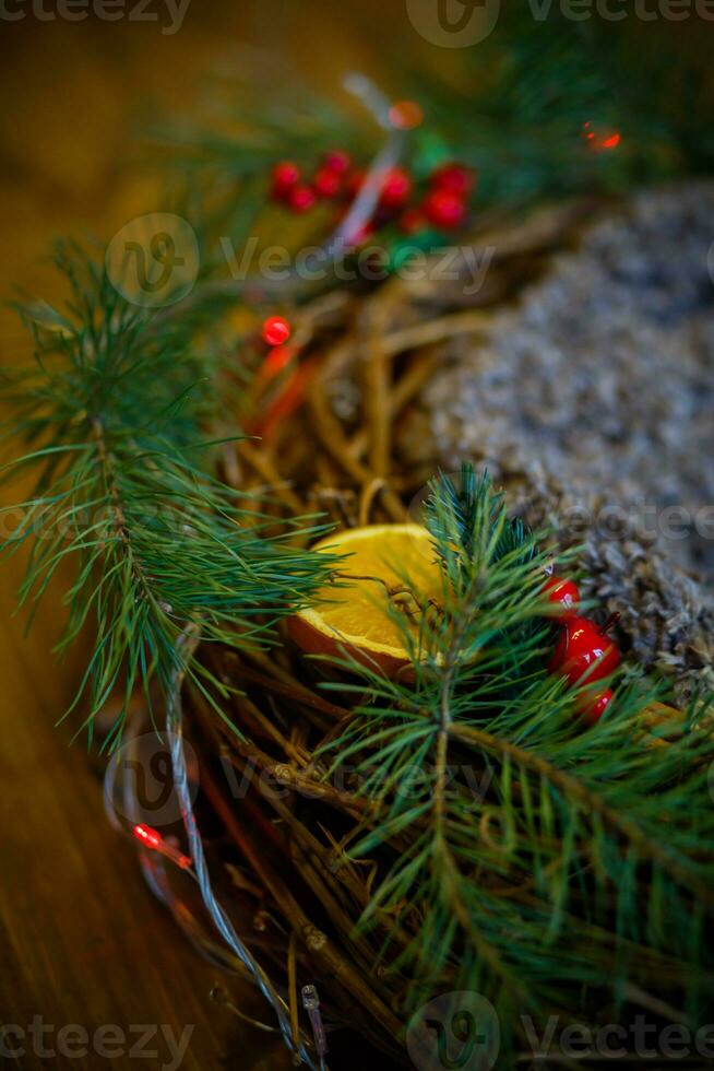 Natal e Novo ano ainda vida com Natal árvore galhos, biscoitos e bagas foto