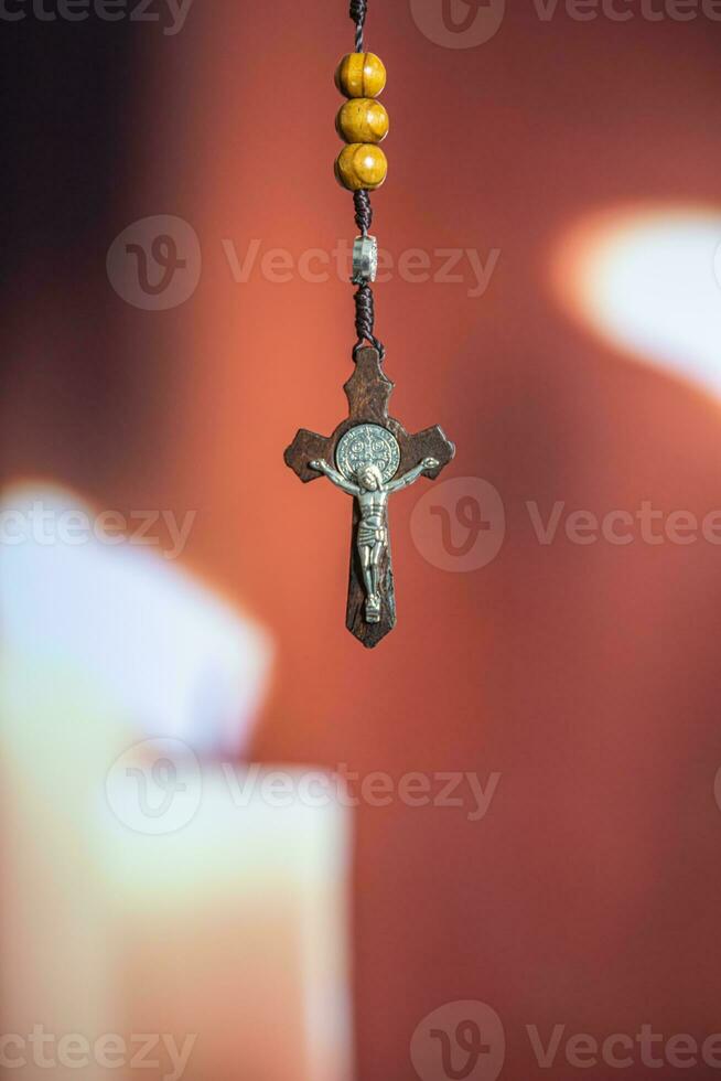 religioso cristão tema com bíblico conceito do Jesus Cristo crucificado em a Cruz para a feriado do perdão domingo ou Natal foto