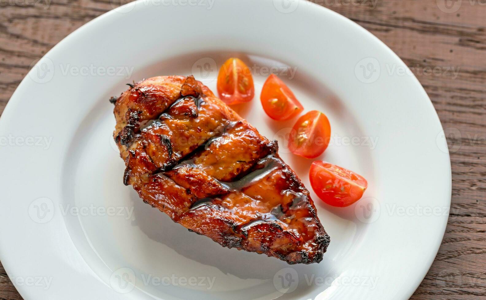 bife de frango grelhado com tomate cereja foto