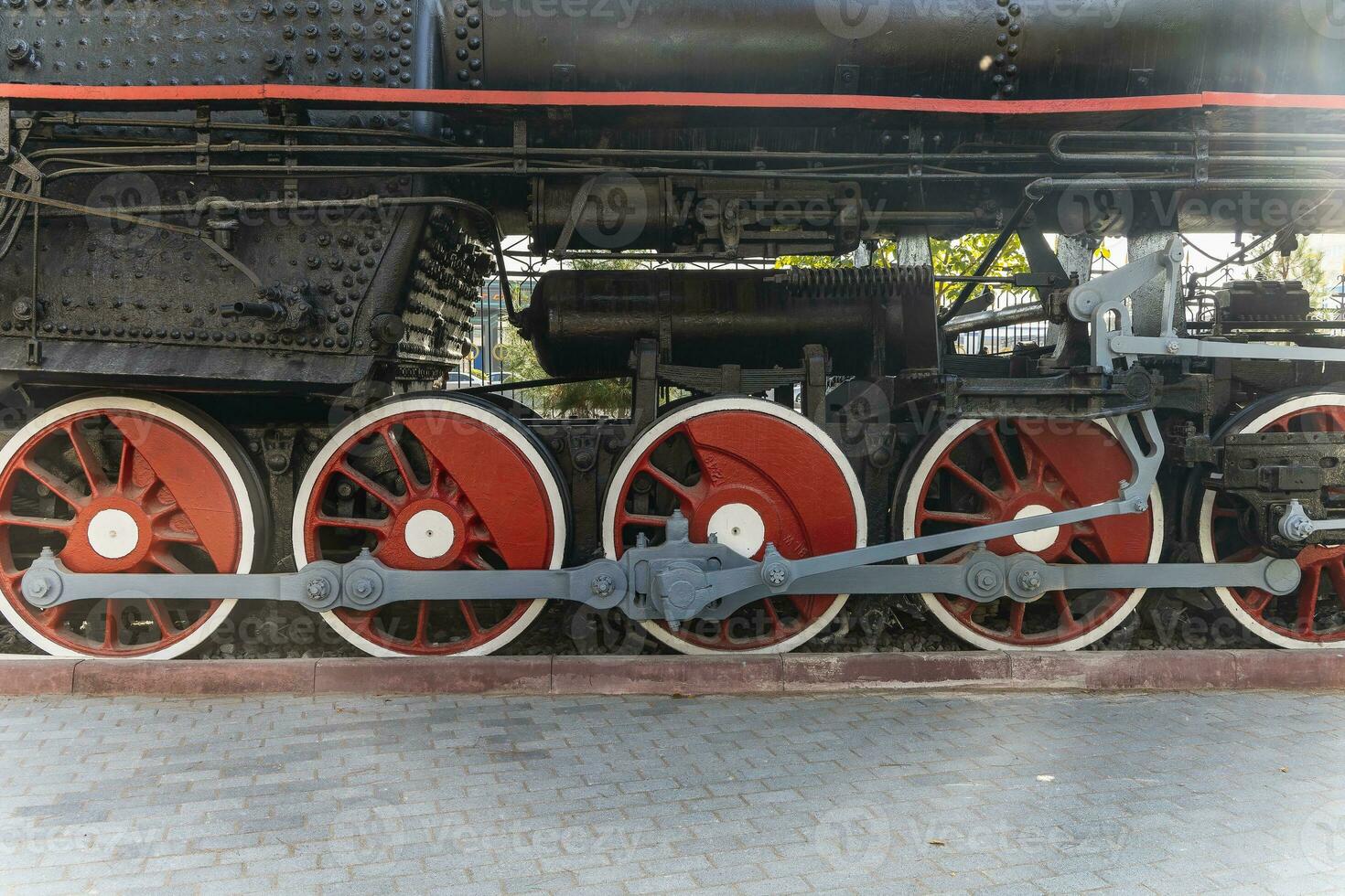 mecânico rodas do uma transporte vapor locomotiva em trilhos foto