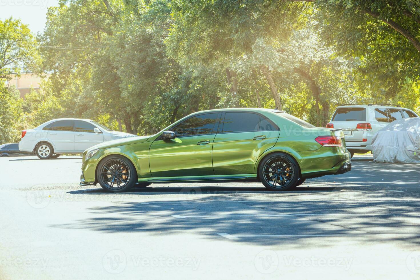 lindo luxo carro a partir de uma famoso marca foto