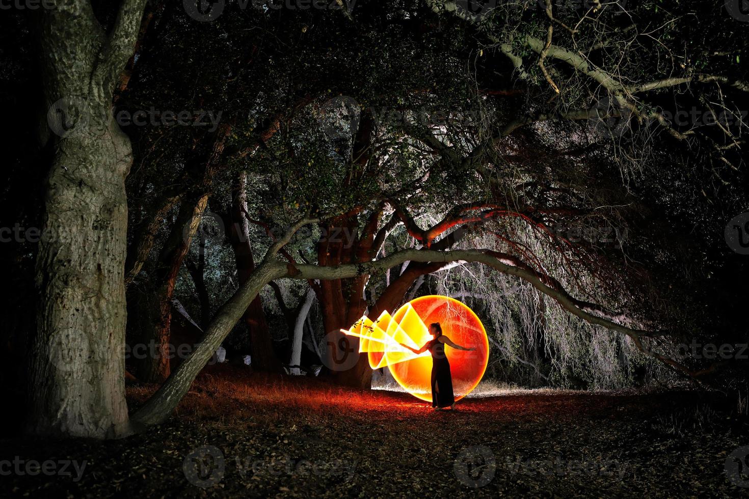 imagem colorida de longa exposição de uma mulher foto