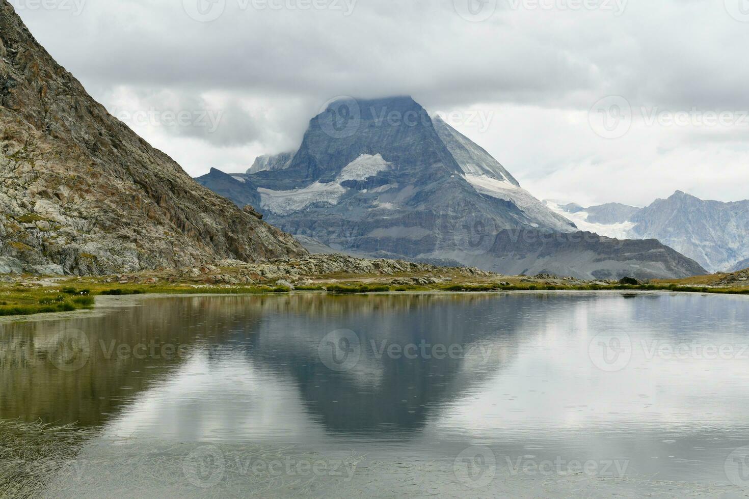 Eiffelsee lago - Suíça foto