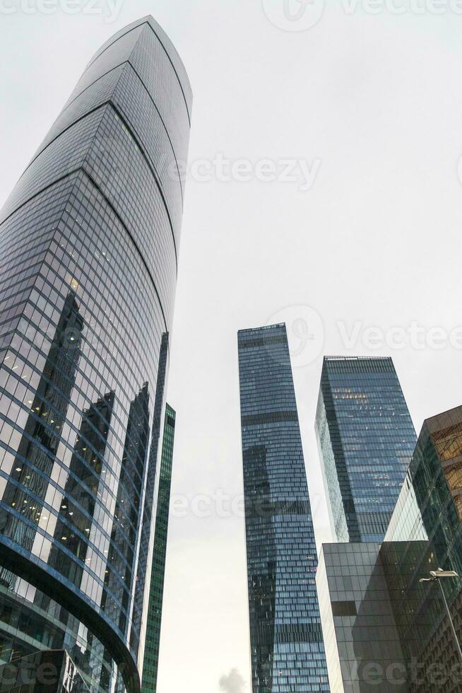 fechar acima tiro do moderno edifícios. arquitetura foto