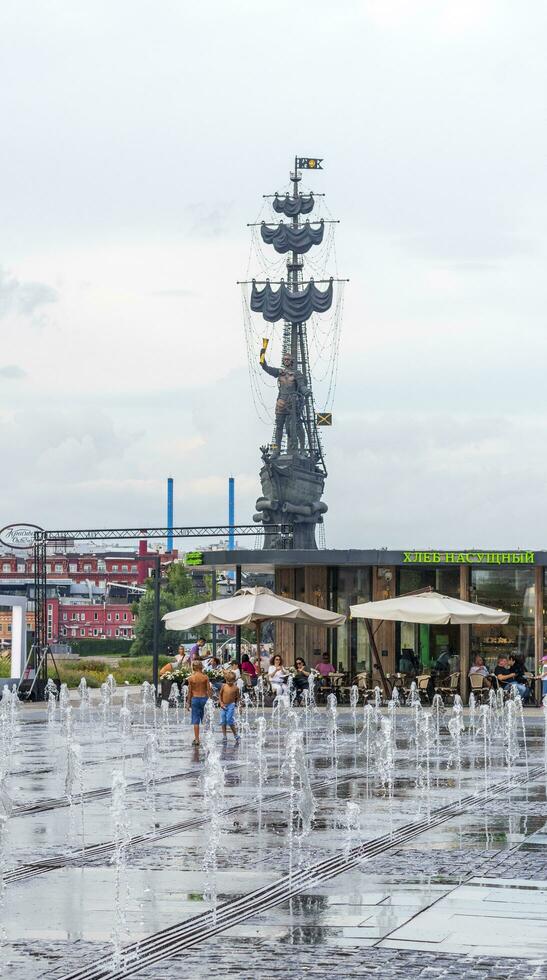 Moscou, Rússia - 07.09.2023 - monumento para petr a primeiro às muzeon parque. cidade foto