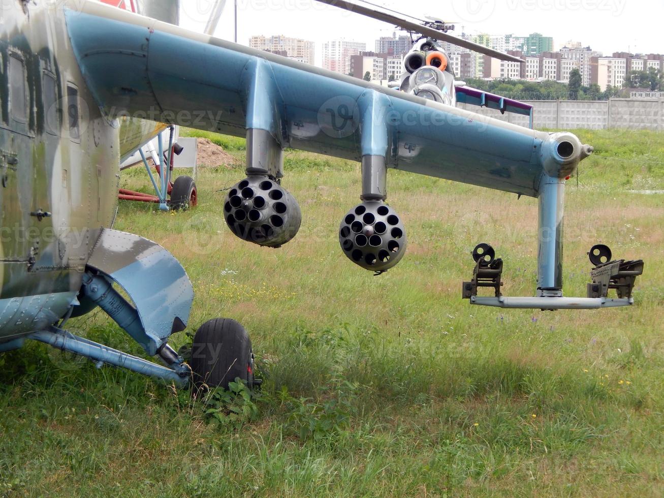 armamento de aeronaves e helicópteros, foguetes, bombas, canhões foto