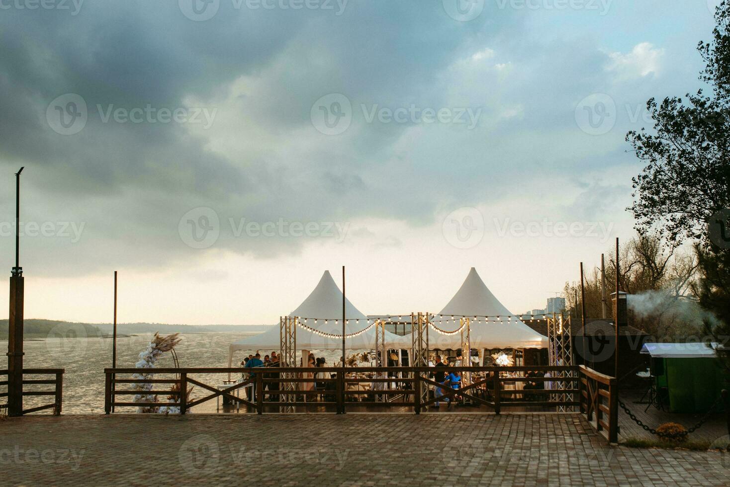 lâmpadas atmosféricas quentes embrulhadas foto