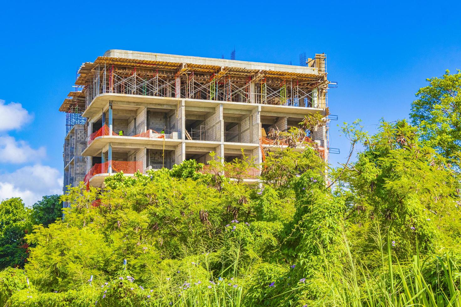 canteiros de obras destroem a natureza tropical playa del carmen méxico foto