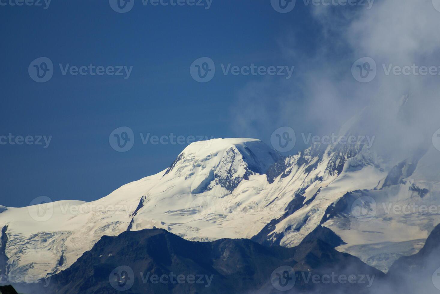 paisagem de montanha Alpes alpinos em jungfraujoch, topo da Europa Suíça foto