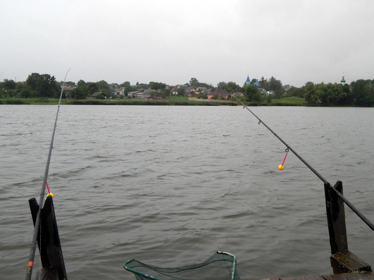 apetrechos de pesca para canas de pesca, flutuadores, redes foto