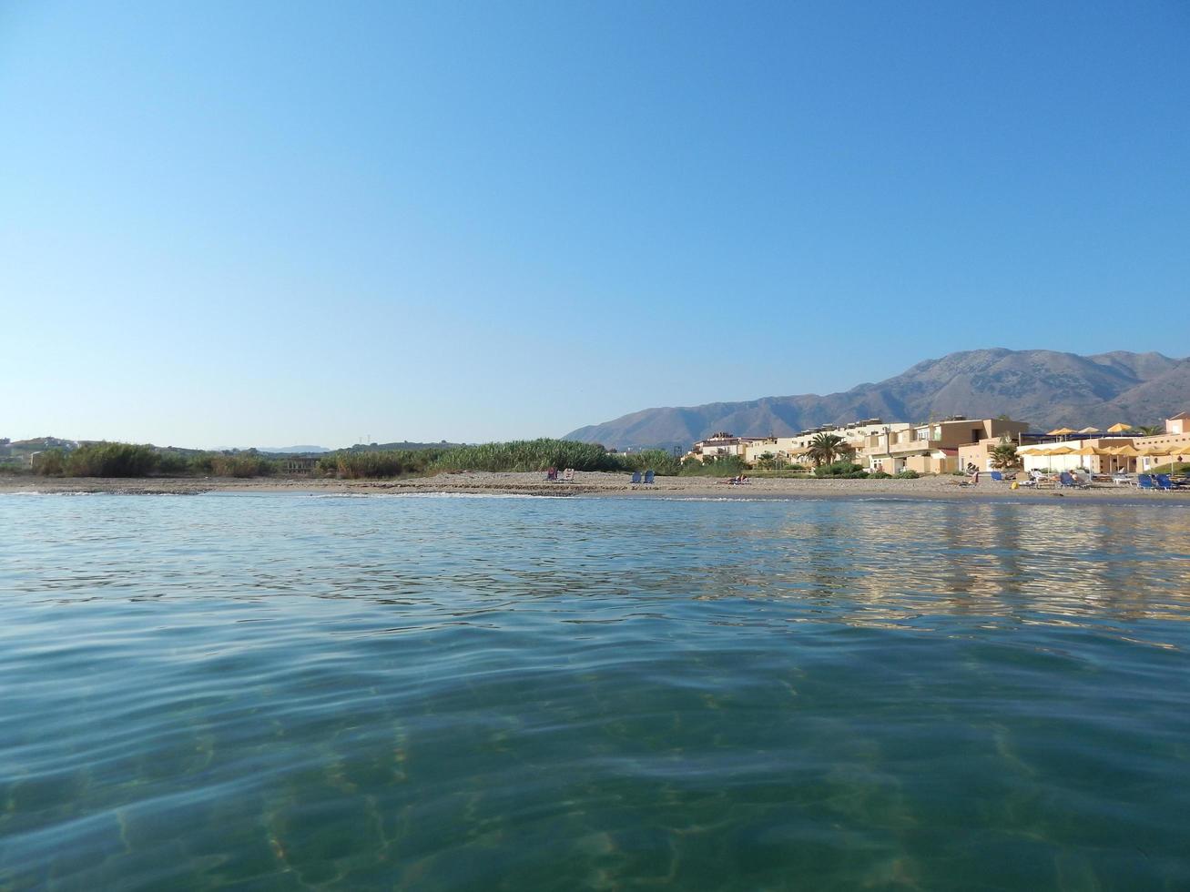 viajar na grécia, na ilha das montanhas de creta e no mar foto