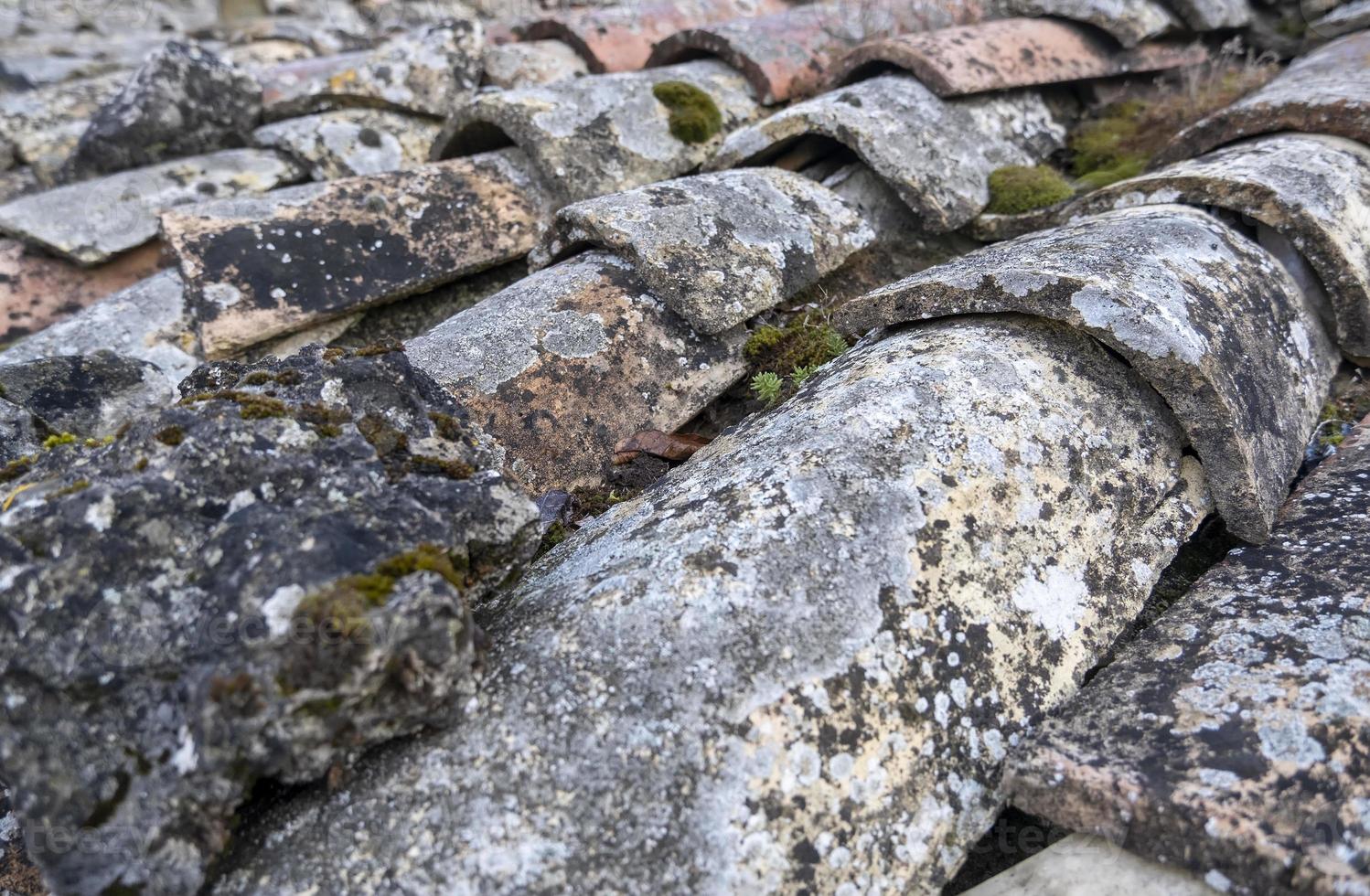 telhas de cerâmica velhas foto