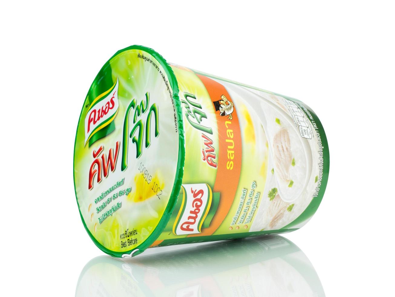 Bangkok, Tailândia - 30 de janeiro de 2019, knorr cup jok sabor de peixe isolado no fundo branco foto