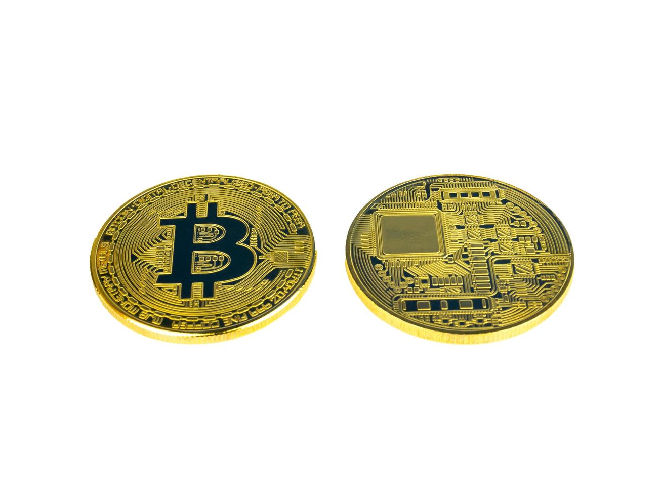 bitcoin criptomoeda digital isolada no fundo branco com traçado de recorte, conceito de negócios de tecnologia de moeda btc foto