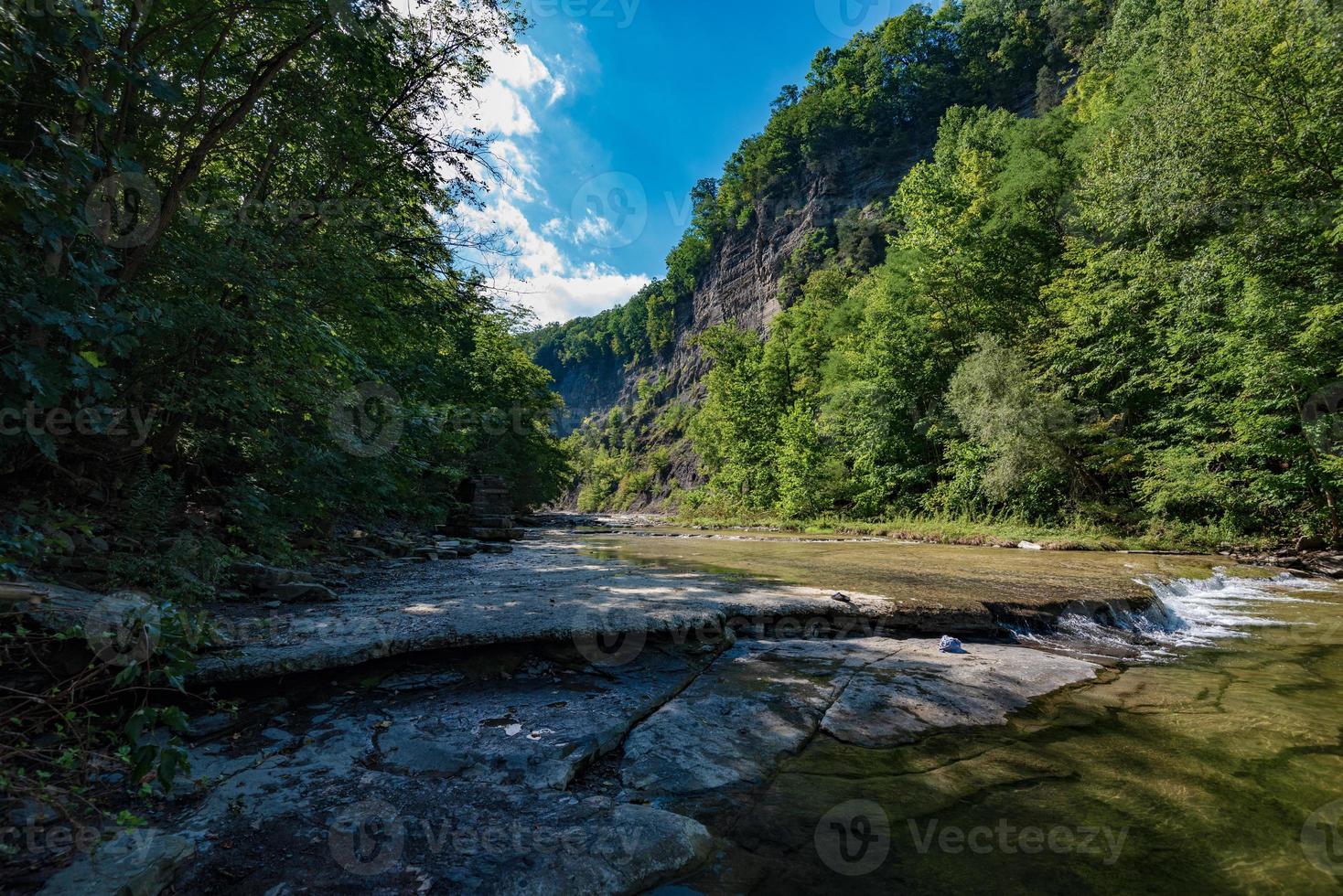 cachoeiras taughannock - trilha do desfiladeiro foto