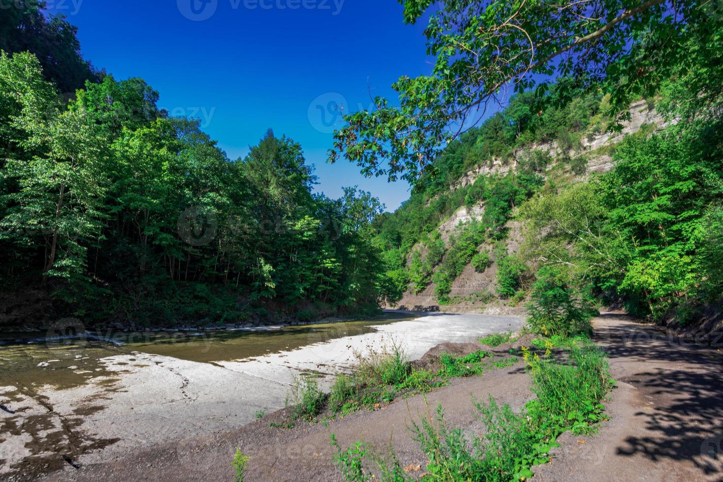 cachoeiras taughannock - trilha do desfiladeiro foto