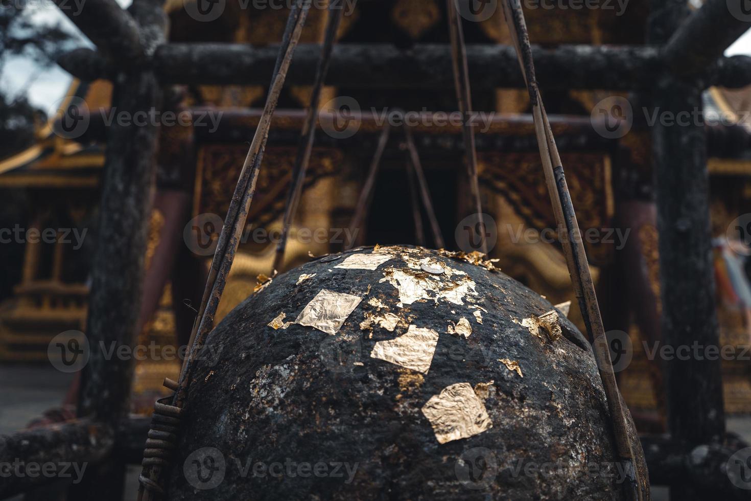 wat phra buddhabat si roi, templo dourado em chiang mai, tailândia foto