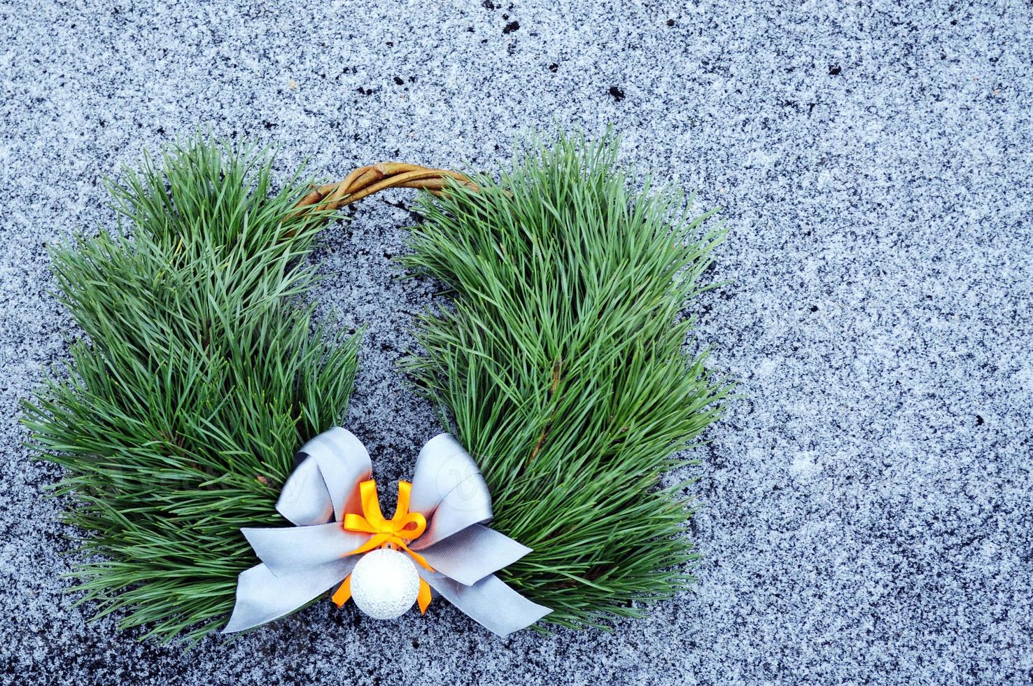 guirlanda de natal com flores foto