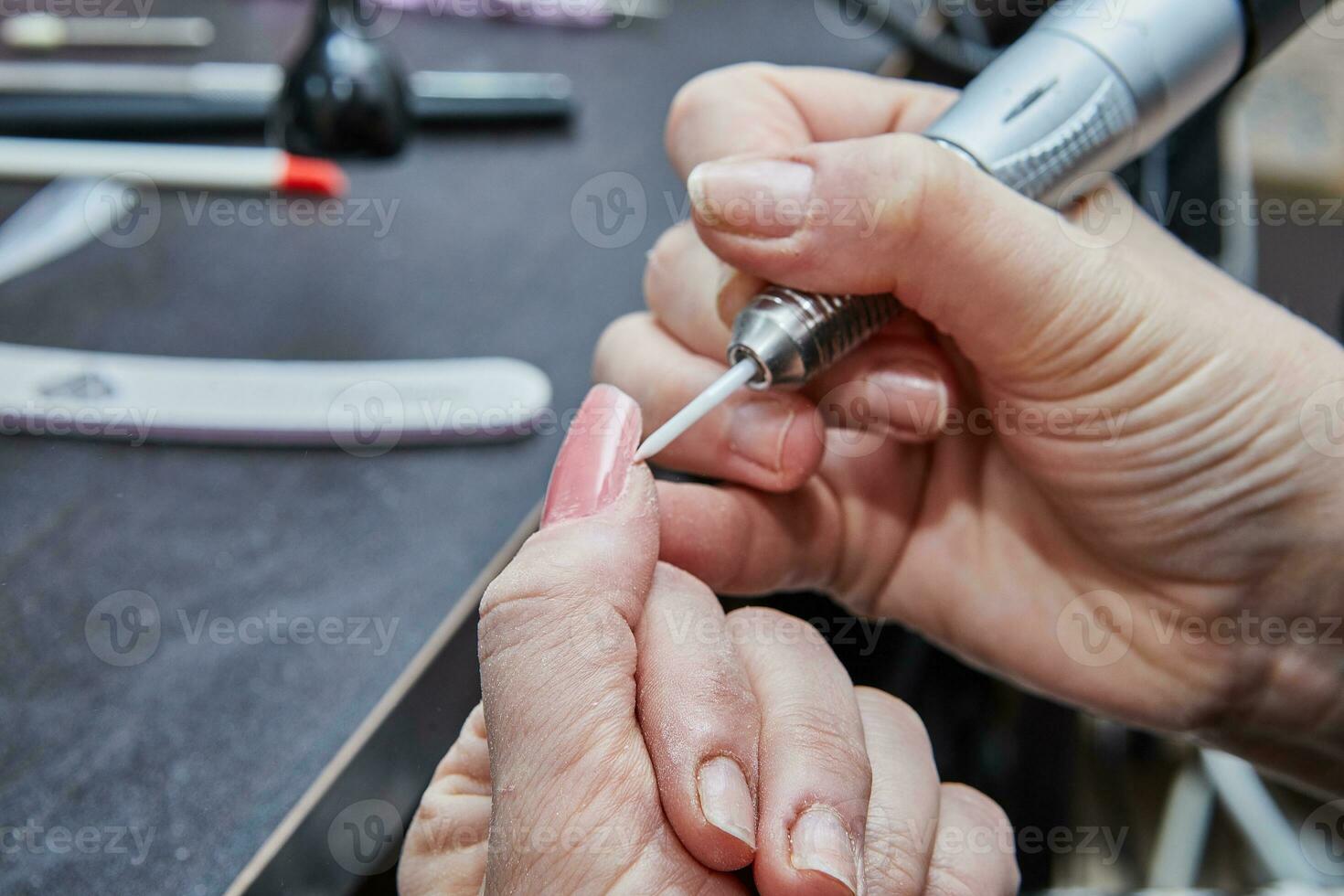 avançado gel unha extensão e manicure realizado de profissional unha técnico foto