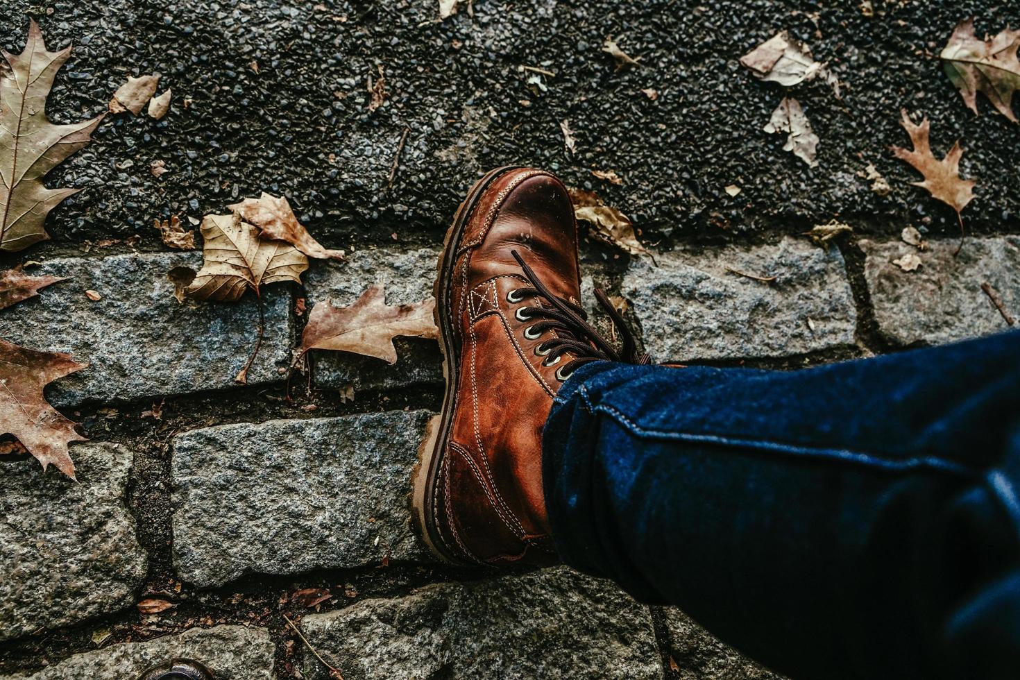 sapatos de bota no outono foto