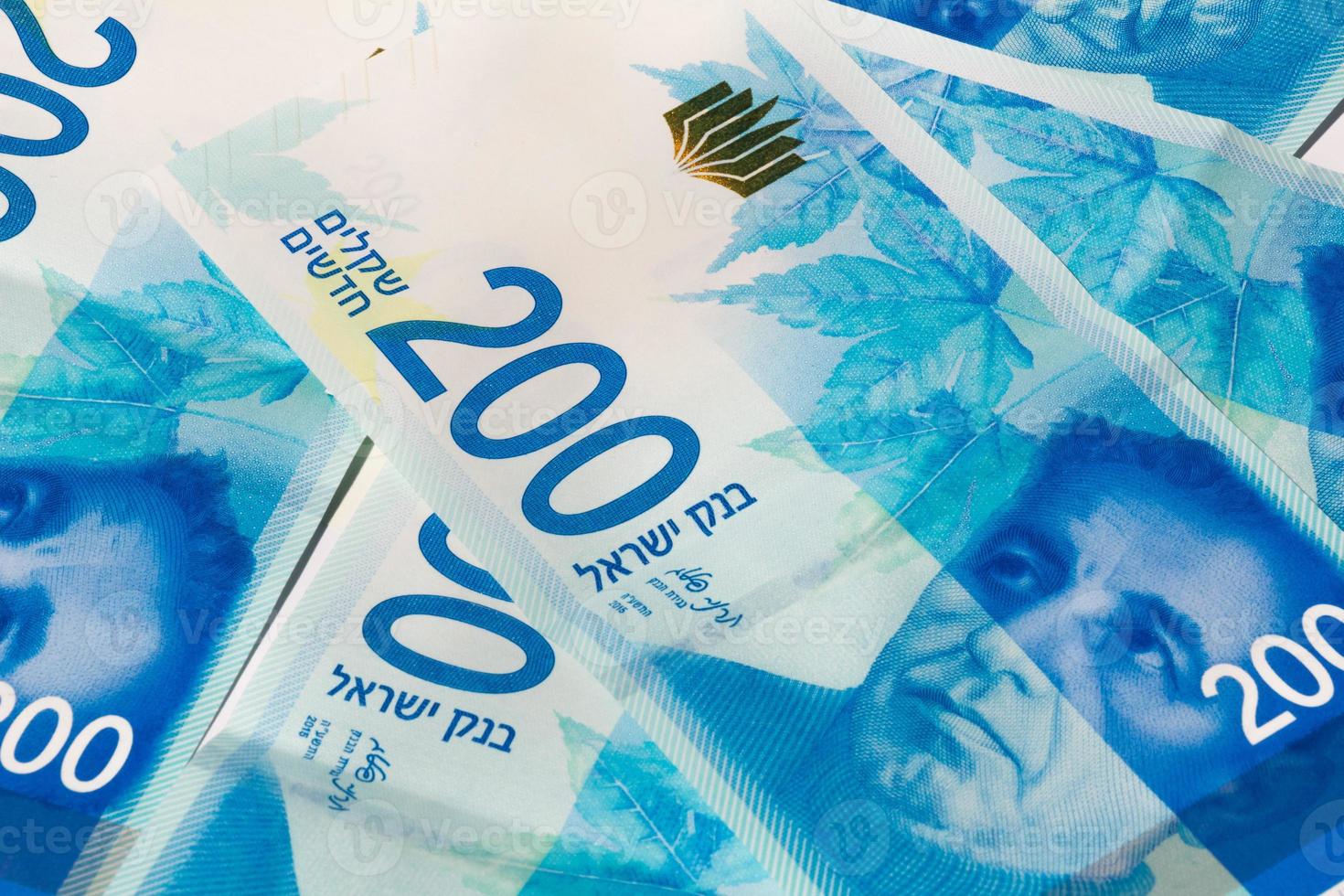 pilha de notas de dinheiro israelenses de 200 shekel foto