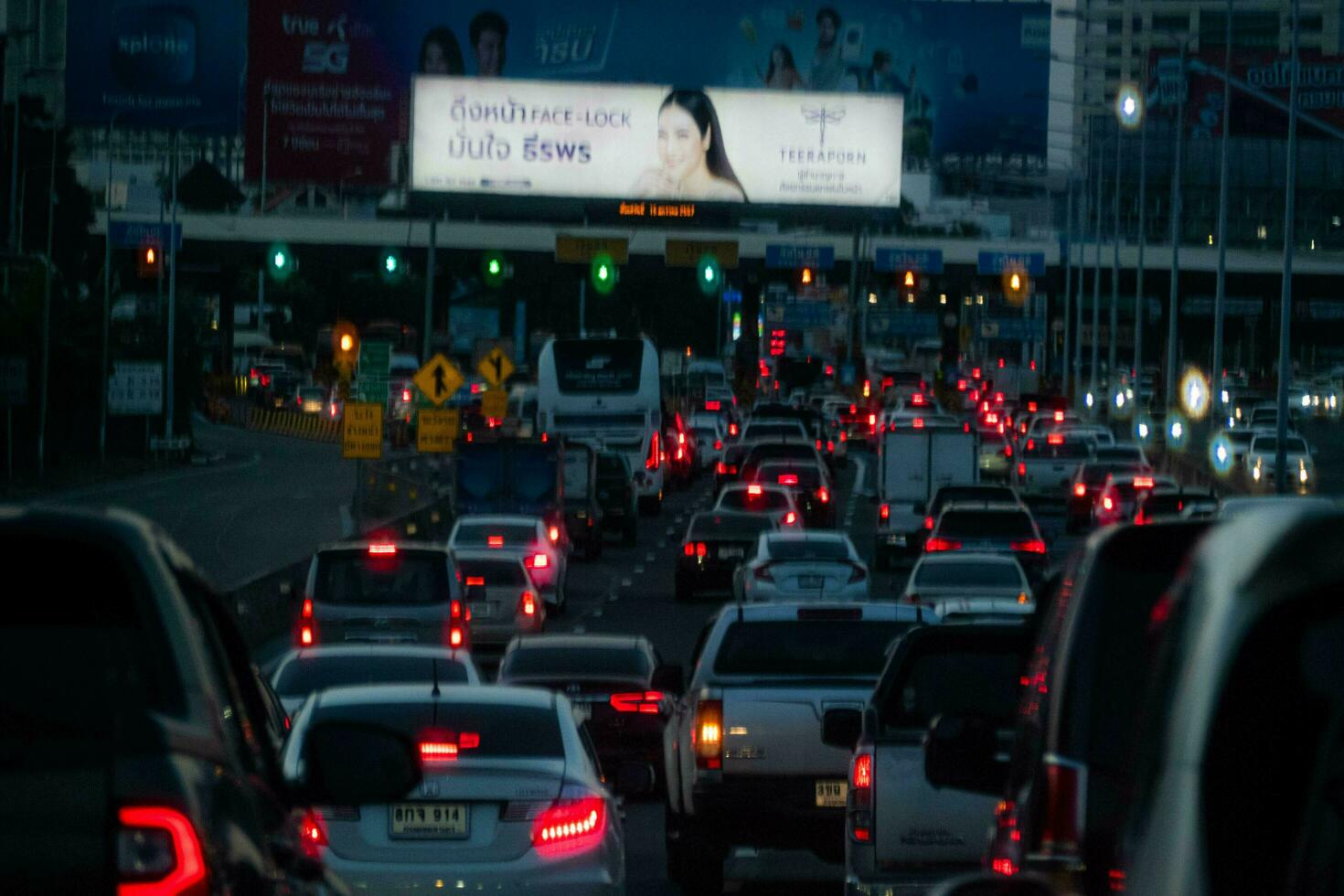 Bangkok, tailândia, 2023 - pressa hora tráfego, tráfego geléia. foto