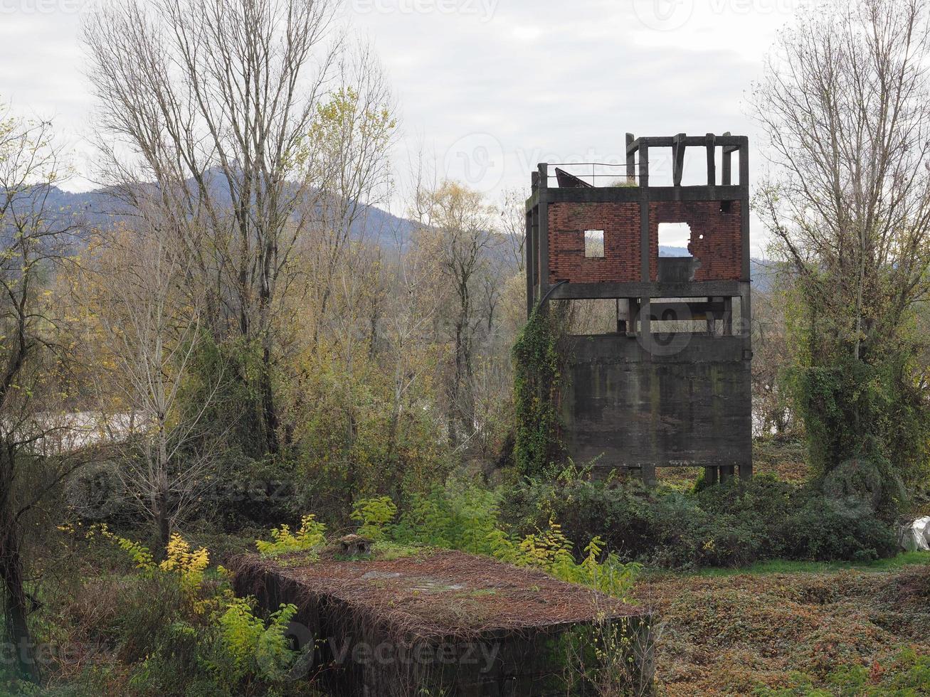 ruínas industriais vintage em settimo torinese foto