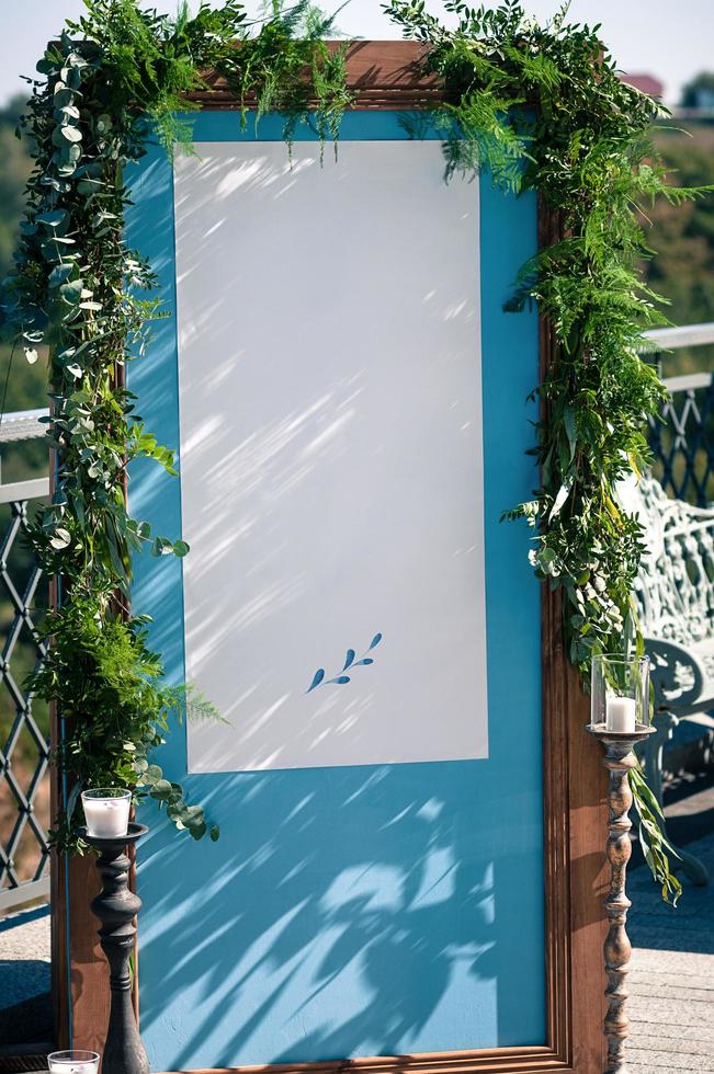 configuração de decoração externa de evento de casamento, tela azul, espaço de cópia foto