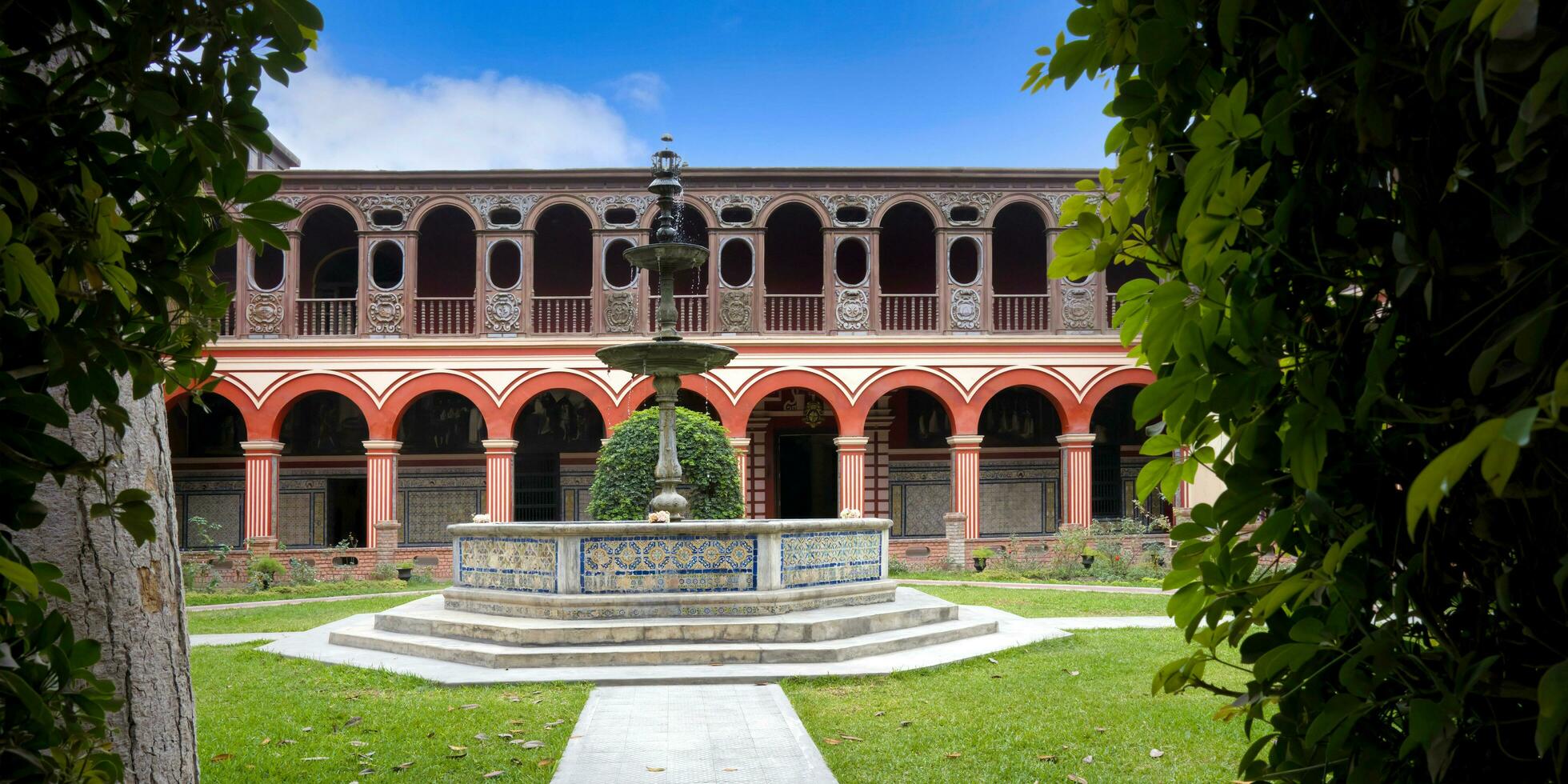 lima, Peru, 2022 - basílica e convento do santo domingo ou convento do a piedosos rosário, primeiro claustro, lima, Peru foto