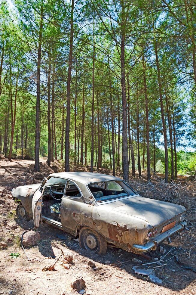 abandonado velho carro foto