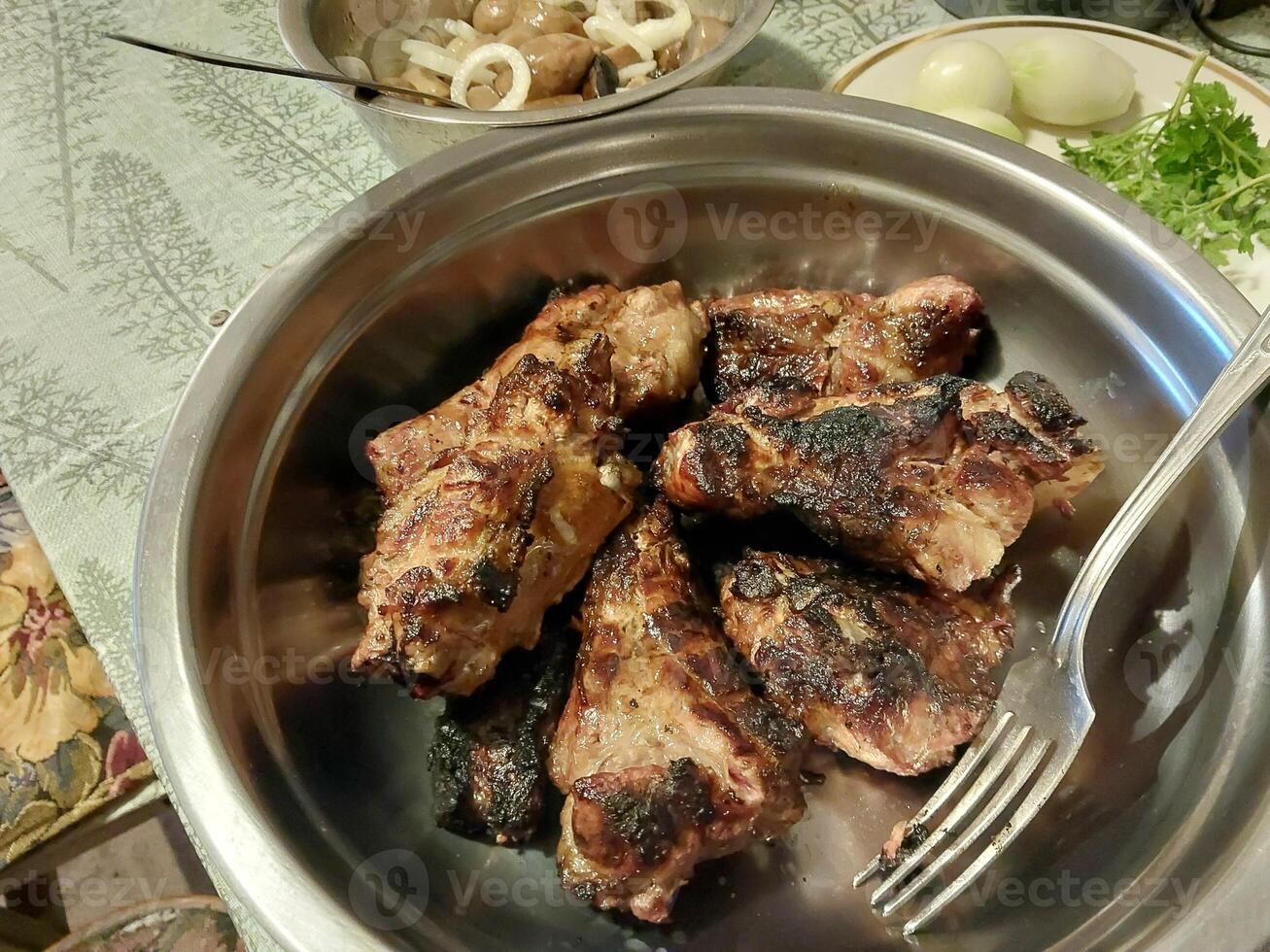 grelhado carne de porco costelas dentro uma tigela foto