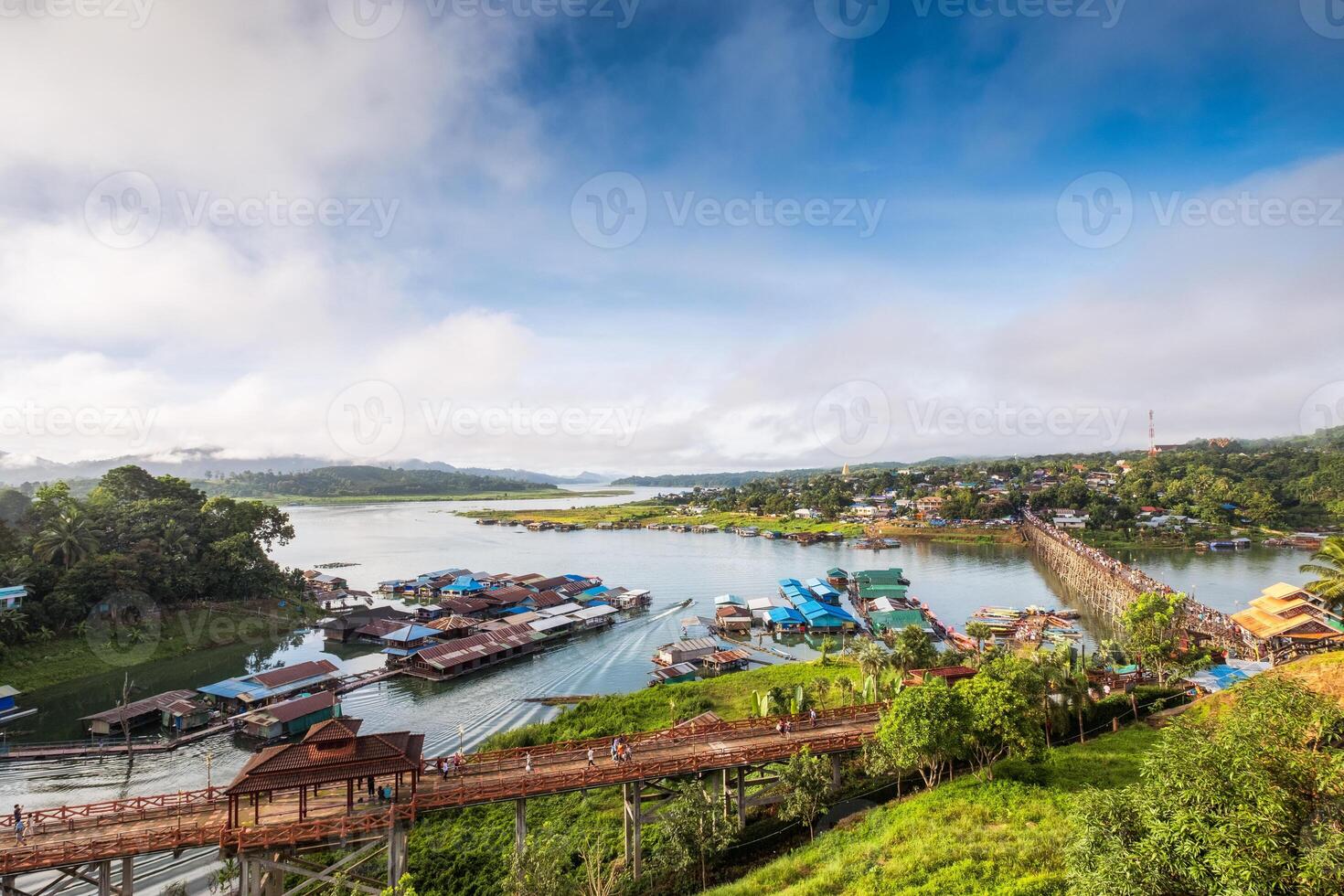 panorama do rural Vila do famoso tailandês seg estilo de vida às Sangkhlaburi foto