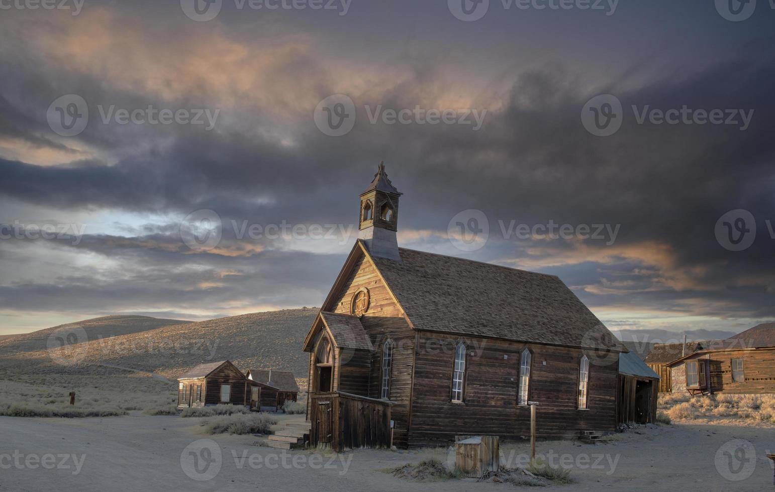 igreja metodista bodie ao nascer do sol foto