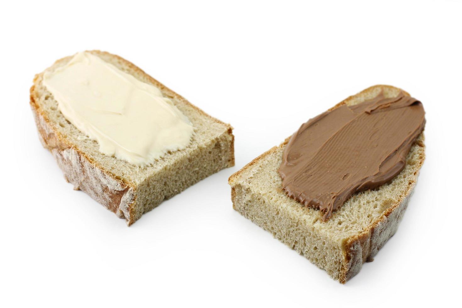 fatias de pão com pasta de chocolate foto