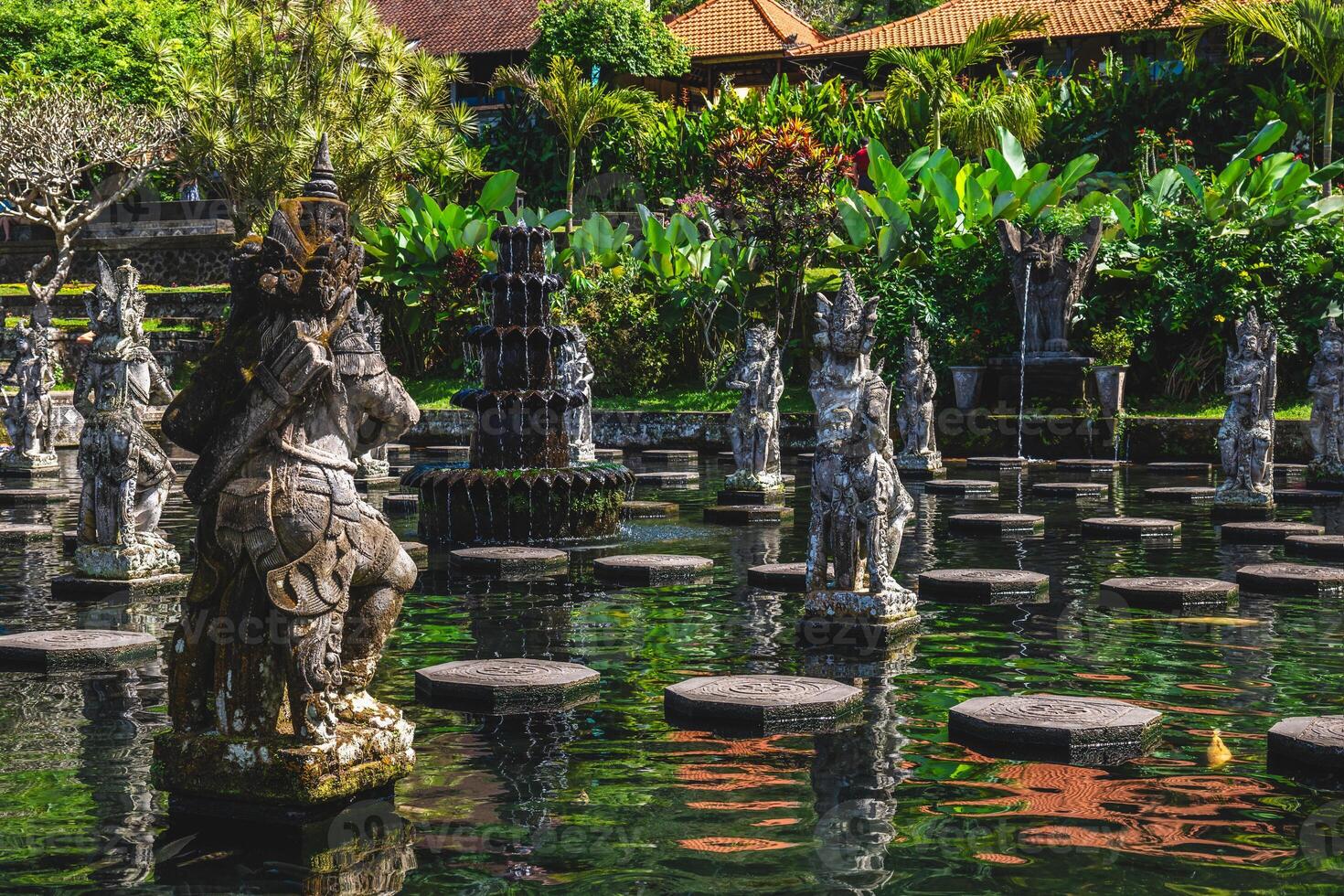 tirta gangue, uma antigo real Palácio dentro Oriental Bali, Indonésia foto