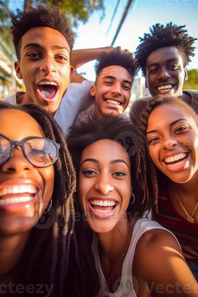 ai generativo multicultural grupo do amigos levando uma selfie com africano mulher dentro primeiro plano amizade conceito com jovem pessoas sorridente às Câmera foco em Preto menina foto