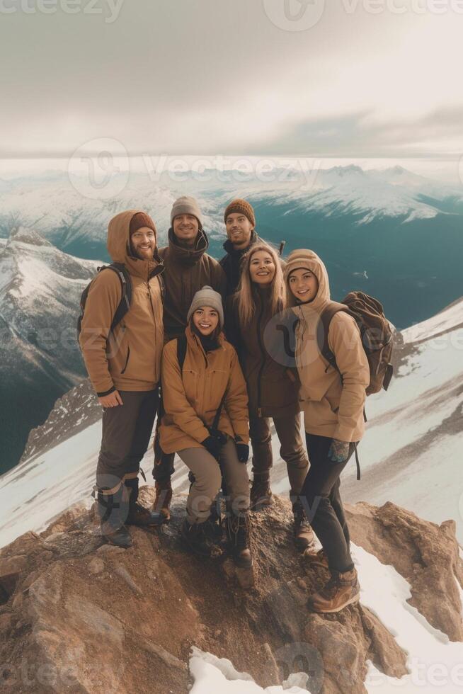 ai generativo multirracial grupo do jovem pessoas caminhada montanhas juntos feliz amigos levando selfie cenário em a topo do a penhasco caminhada viagem e esporte conceito foto