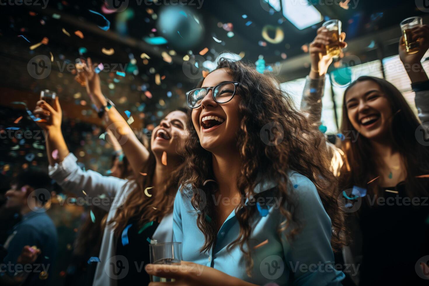 ai gerado feliz pessoas desfrutando Novo ano festa às escritório foto