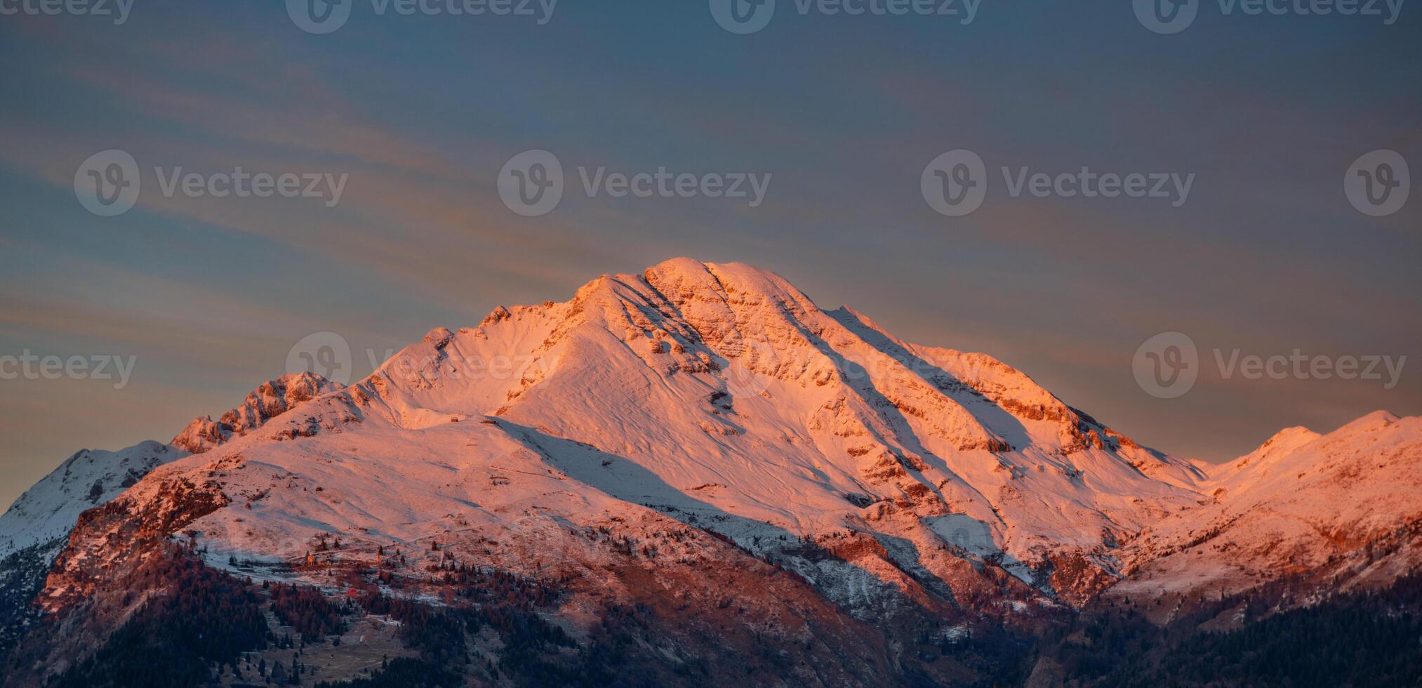 coberto de neve monte arera Eu foto