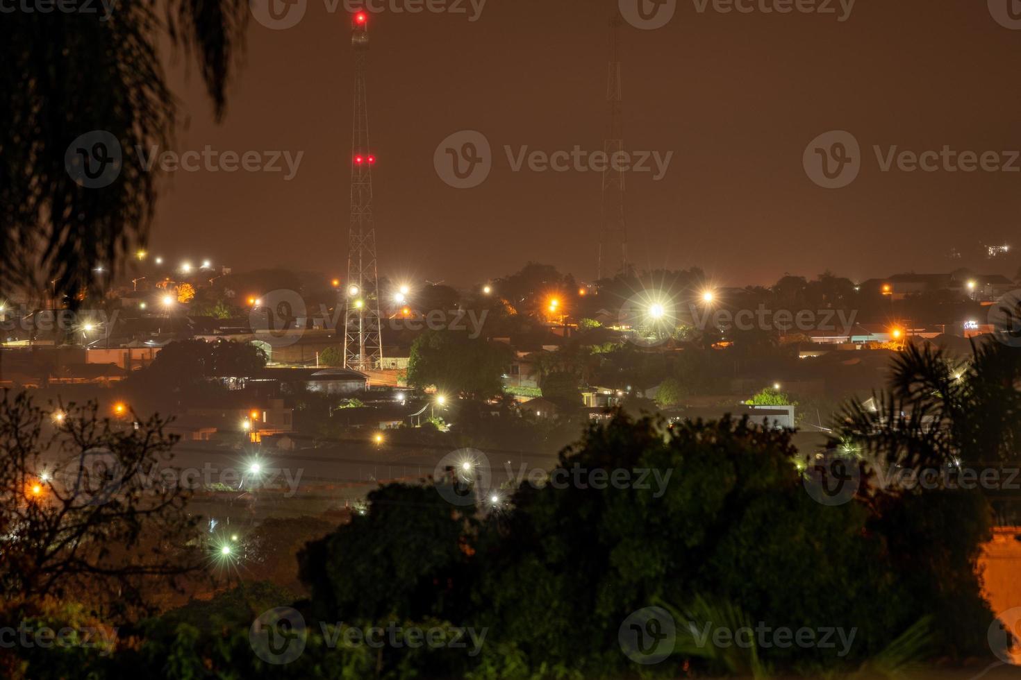 cidade cassilândia à noite foto