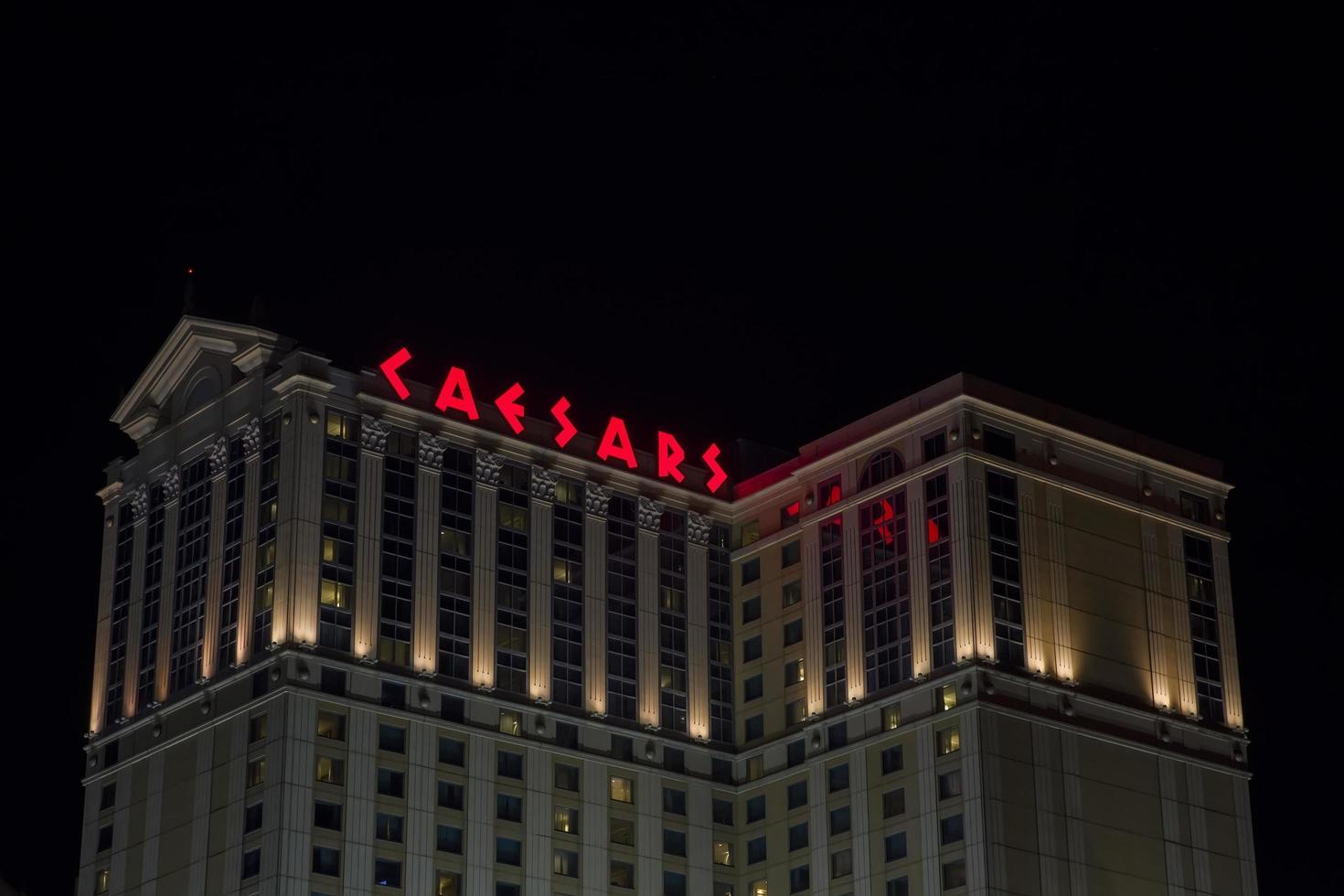 atlantic city, eua, 26 de agosto de 2017 - detalhe do caesars hotel and casino na atlantic city, eua. foi inaugurado em 1979 e hoje tem mais de 3400 caça-níqueis e 1158 quartos de hotel. foto