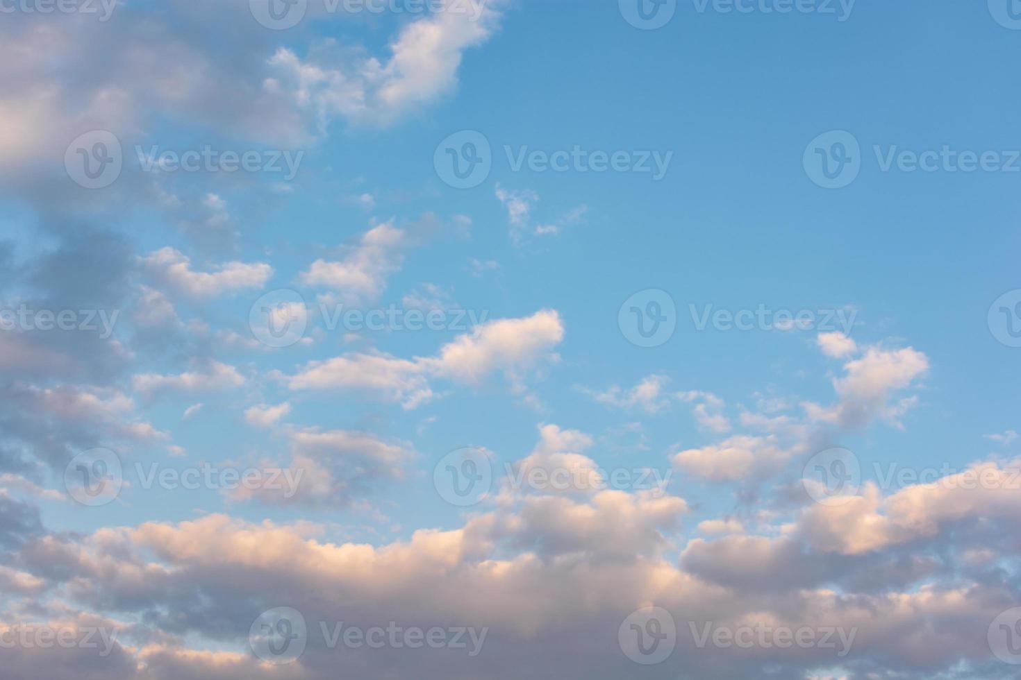 fundo de céu azul ao pôr do sol foto