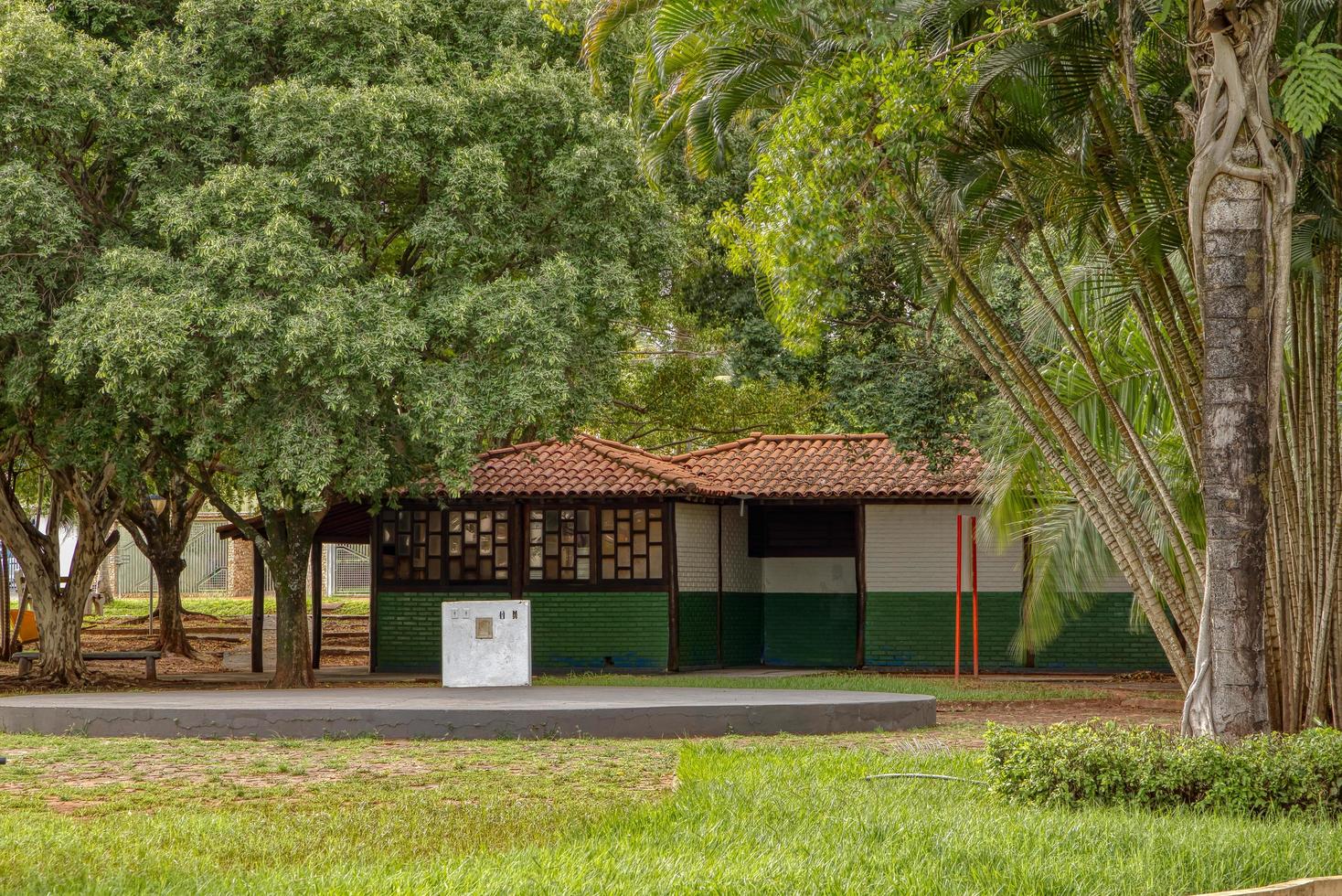 cassilândia, mato grosso do sul, brasil, 2021 - área de passeio aberta praça elza vendrame foto