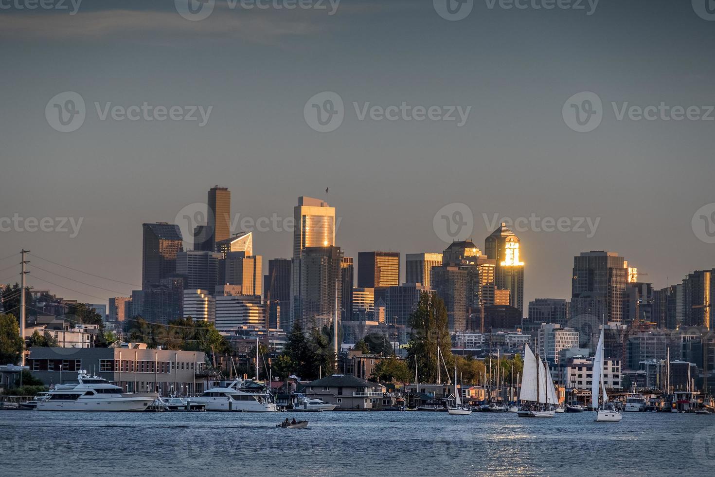 skyline de Seattle ao pôr do sol foto