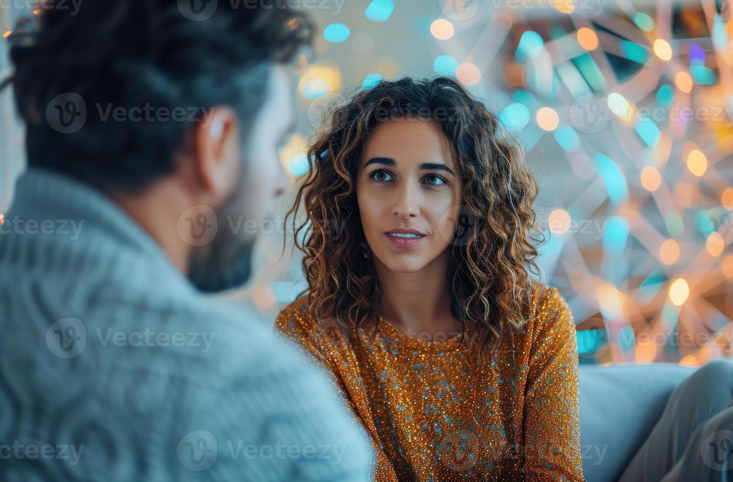 ai gerado mulher sentado em sofá homem falando para dela, mental saúde aceitação conceito foto