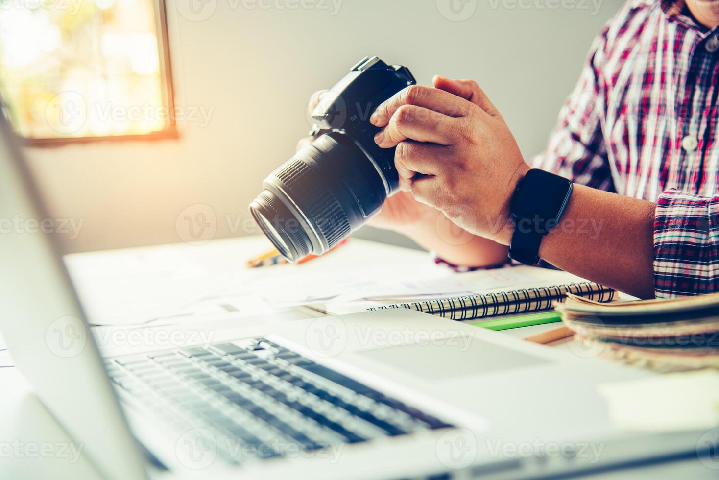 desenhador gráfico criativo ,criatividade mulher trabalhando em camara e concepção coloração cor Ideias estilo foto