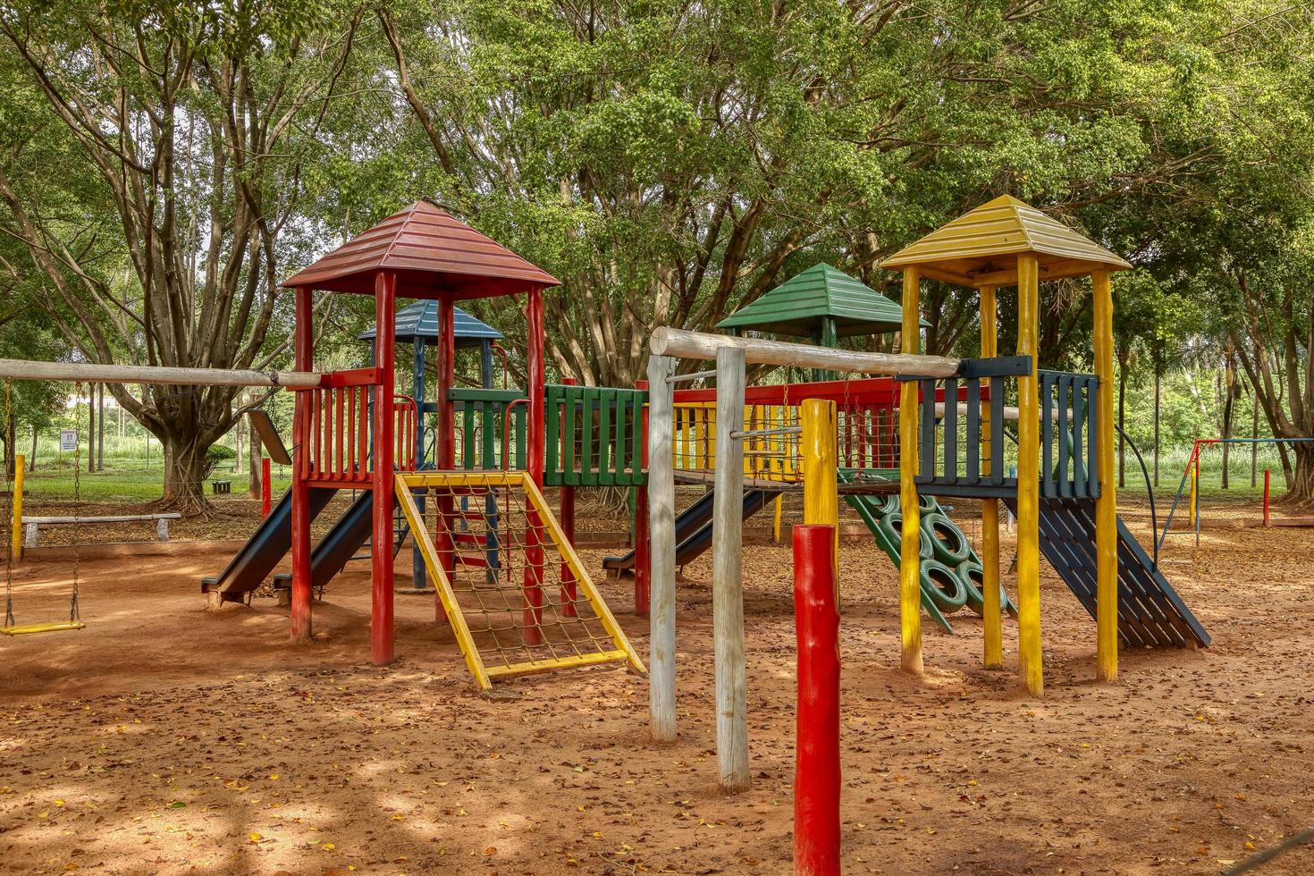 cassilândia, mato grosso do sul, brasil, 2021 - parque infantil de madeira foto
