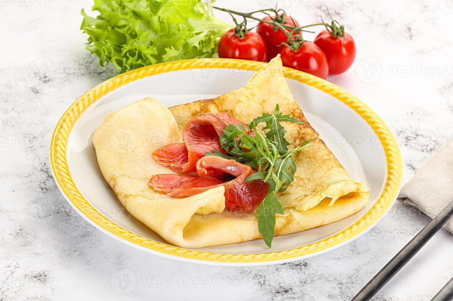 russo panqueca com salmão peixe foto