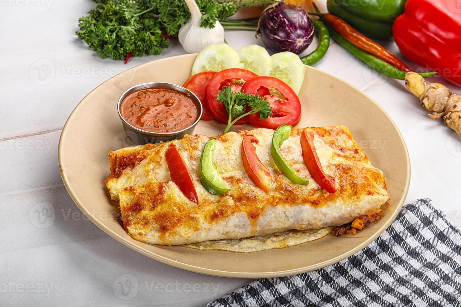 mexicano cozinha enchiladas com carne foto